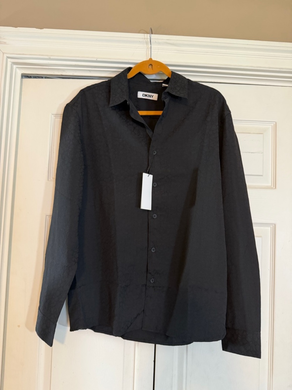 NWT DKNY Men’s Medium Button Up Long Sleeve Dress Shirt Black Textured Stretch